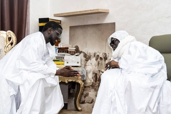 Touba : Diomaye Faye présente les condoléances de la Nation au Khalife général des Mourides et salue ses conseils