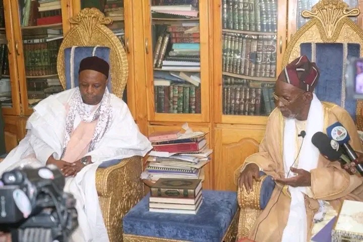 Kaolack : une visite historique du Sultan de Tibati au cœur de Médina Baye, symbole d’une fraternité tijane renforcée