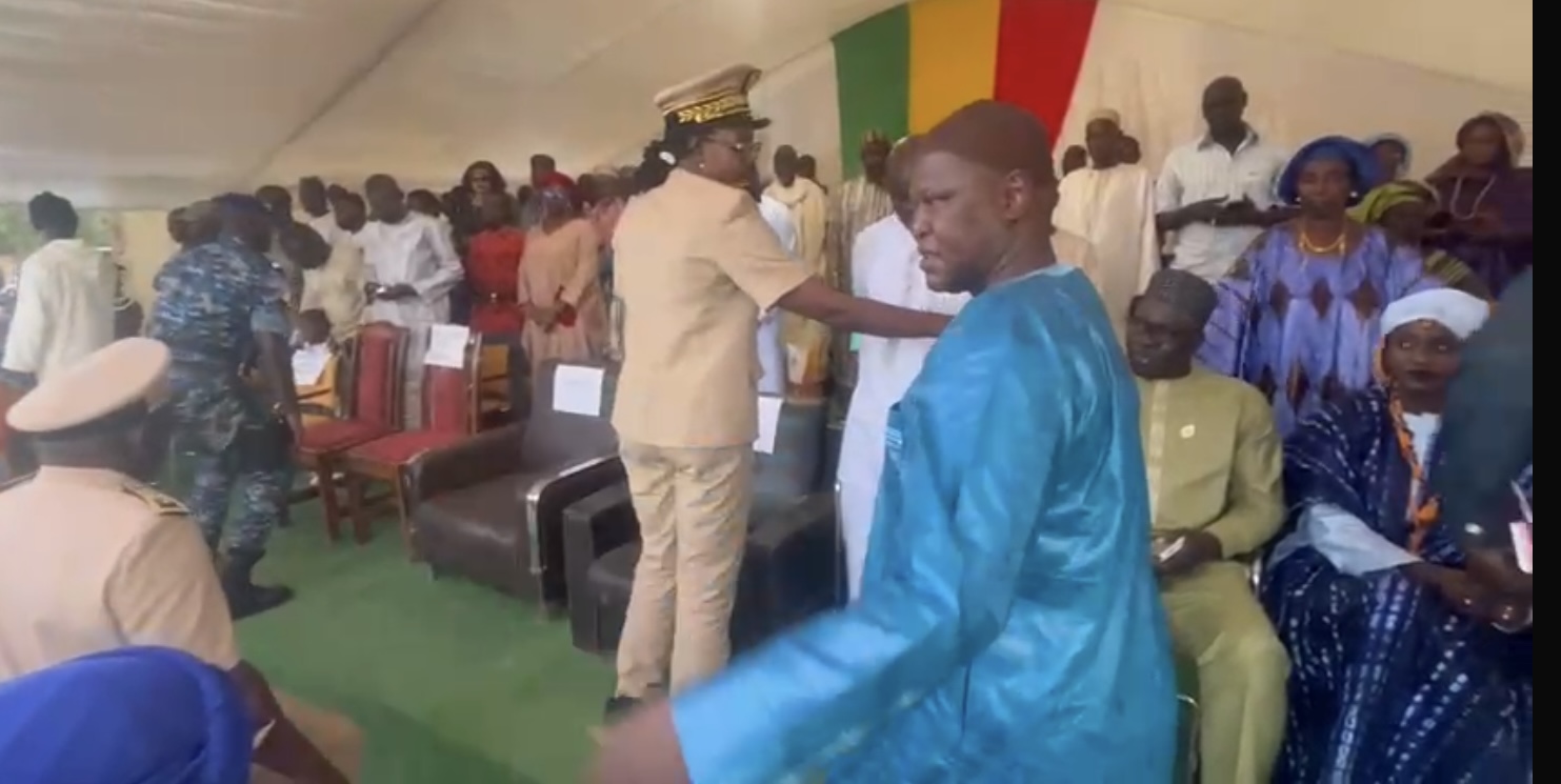 Koumpentoum ou la République debout (et parfois assise)