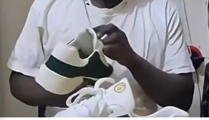 Lions du Sénégal : des chaussures « Made in Sénégal » signées Cheikh Dale, bénéficiaire de la DER/FJ