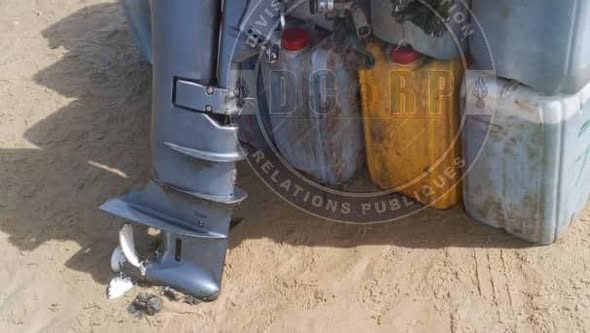 Fimela : deux présumés trafiquants de migrants arrêtés avec une pirogue et 47 bidons de carburant