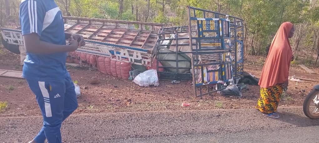 Accident de la circulation sur la RN7 : une vingtaine de blessés dans le renversement d’un bus entre Bembou et Pondala.‎