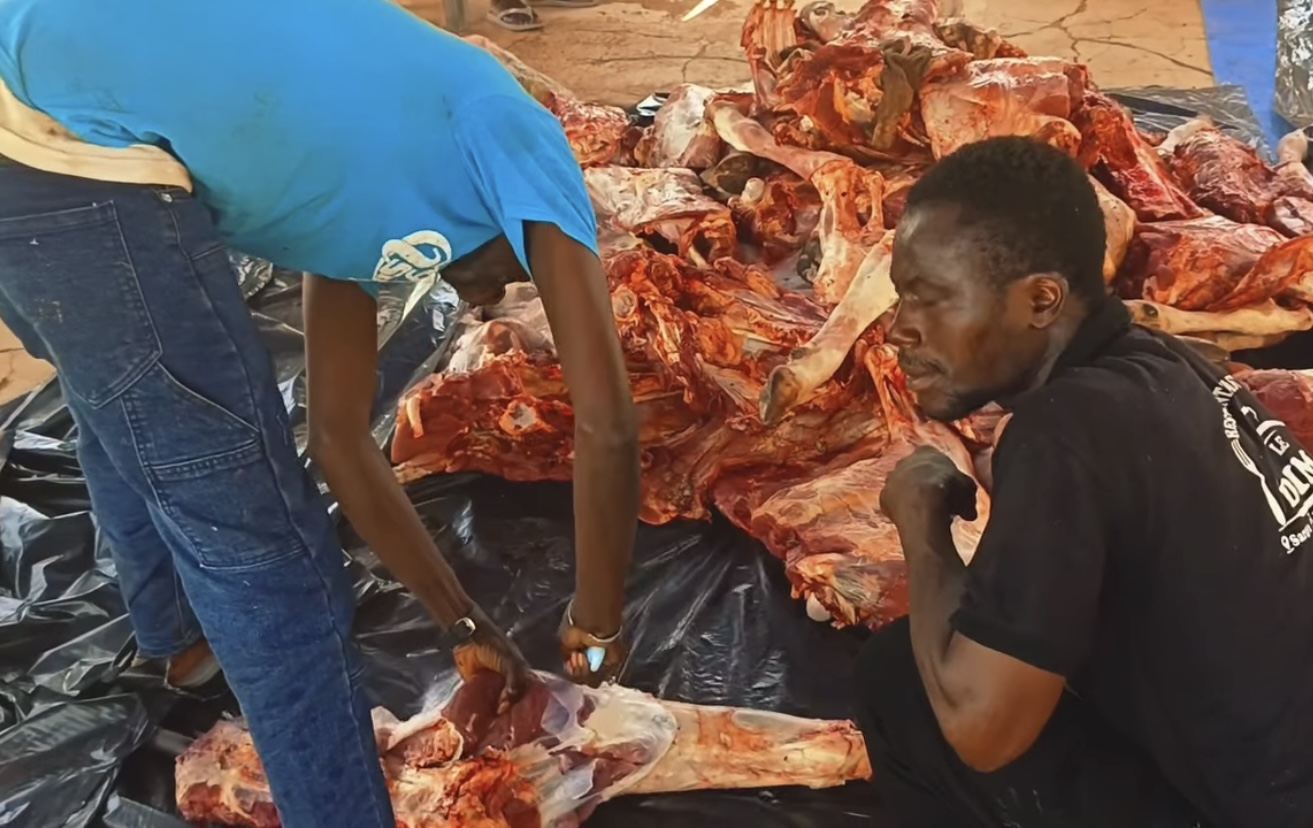 Saraya : 200 personnes vulnérables ont bénéficié d’un appui en viande de boeufs grâce à Moustapha M. Guirassy et AL-ADAHI PROJECT