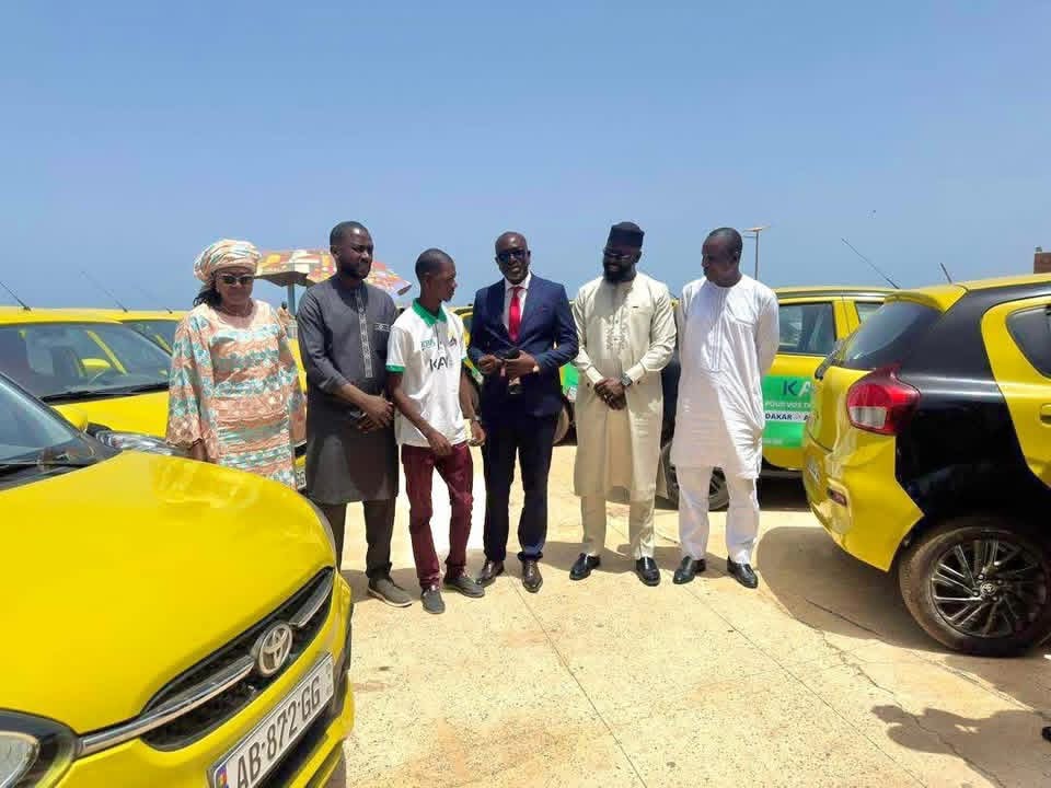 Emploi des jeunes : 100 chauffeurs formés reçoivent leurs véhicules des mains du ministre Amadou Moustapha Ndieck Sarré