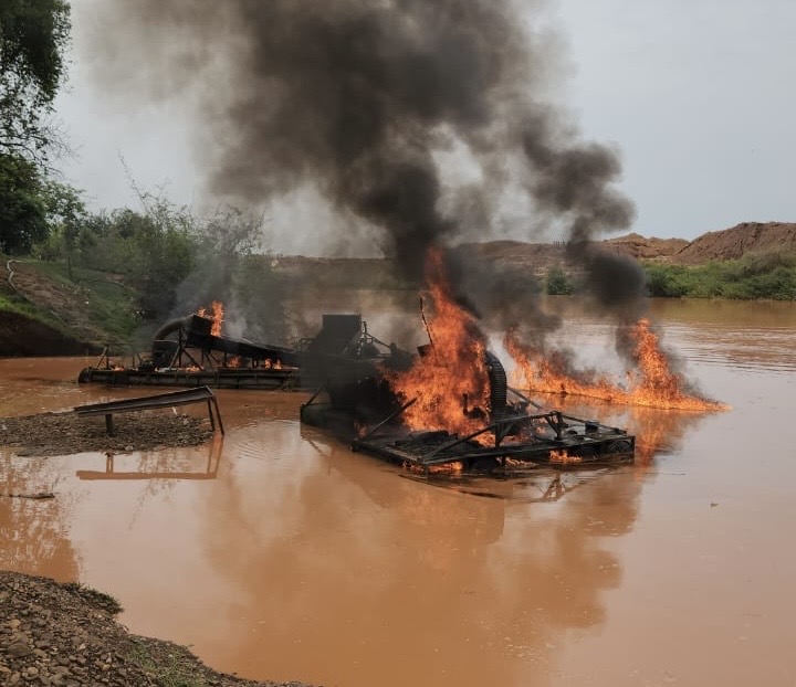 Saraya: Lutte contre l’orpaillage illégal : six dragues détruites le long de la Falémé