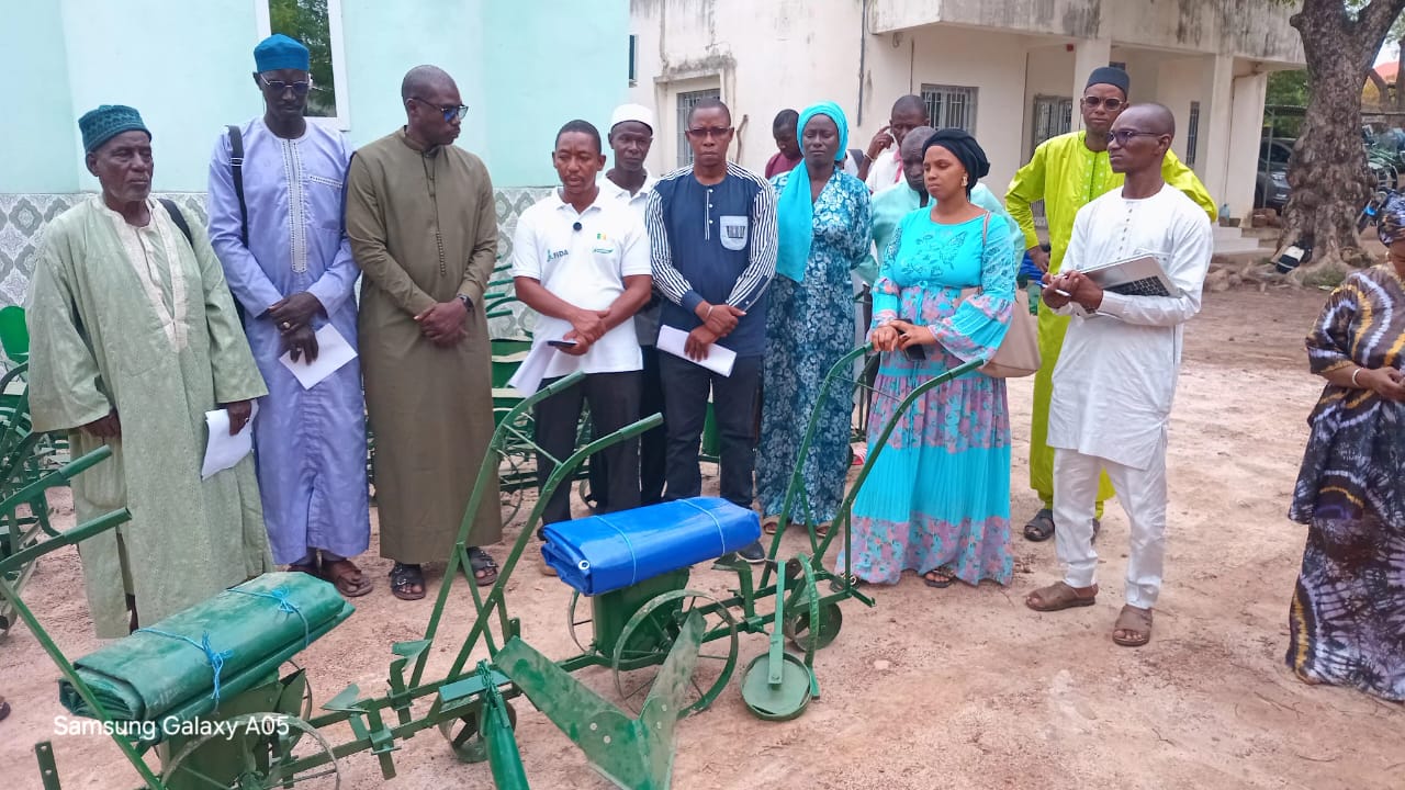 Kolda : Le PADAER II renforce les capacités des producteurs avec la distribution de matériels agricoles et des formations entrepreneuriales