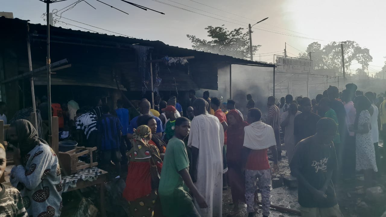 Tambacounda : incendie au marché central – Me Sidiki Kaba exprime sa solidarité aux sinistrés