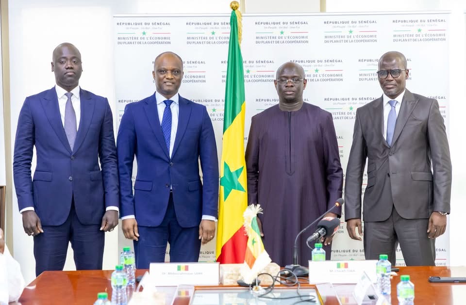 Passation de service au MEFP : Abdourahmane Sarr transmet le flambeau à Cheikh Diba dans un esprit de continuité et de vision économique